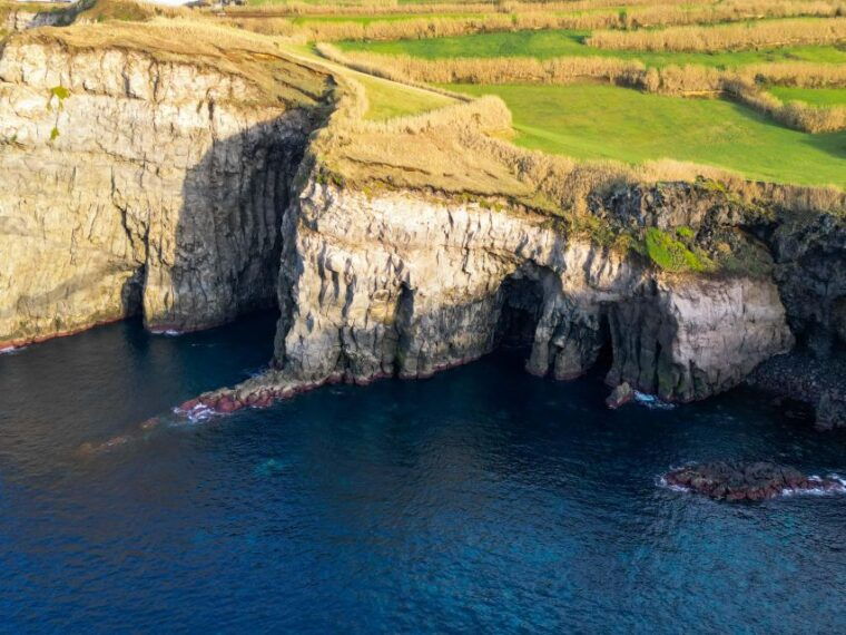 rabo-de-peixe-cave-boat-tour-on-the-north-coast