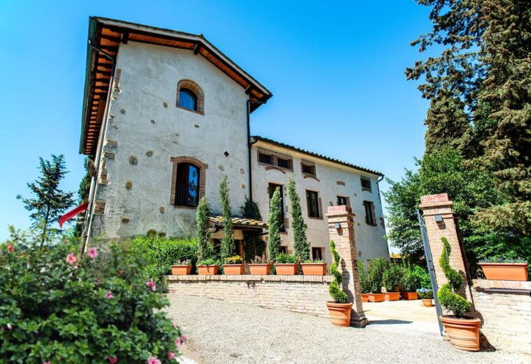 romantic-escape-in-tuscany-with-overnight-and-wine-tasting
