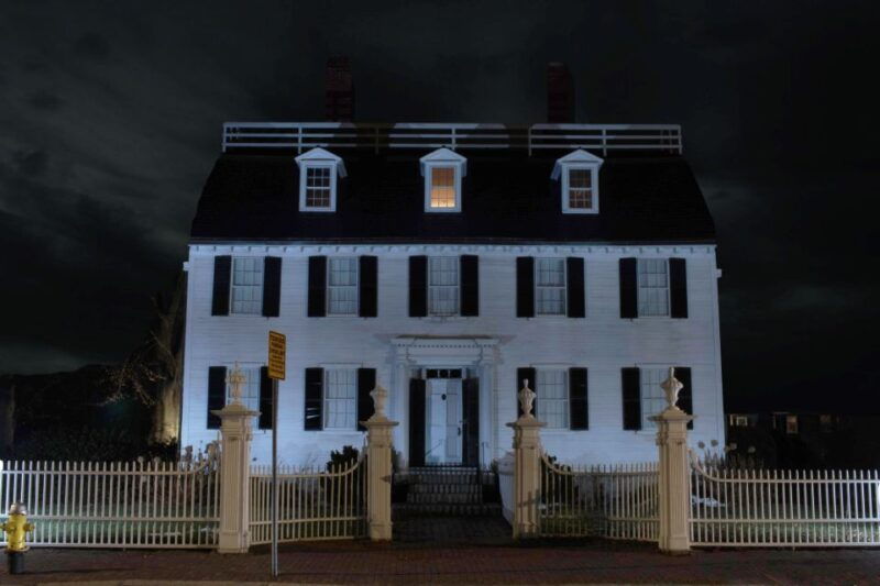 salem-ultimate-dead-of-night-walking-ghost-tour