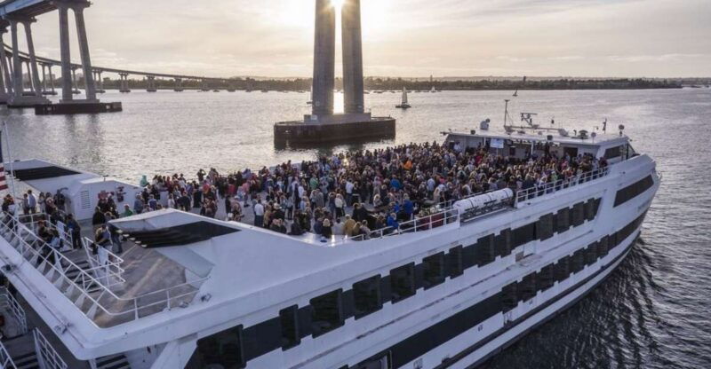 san-diego-christmas-day-buffet-brunch-or-dinner-cruise