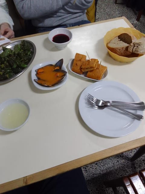 santiago-guided-foodie-tour-with-drinks-tapas-live-music