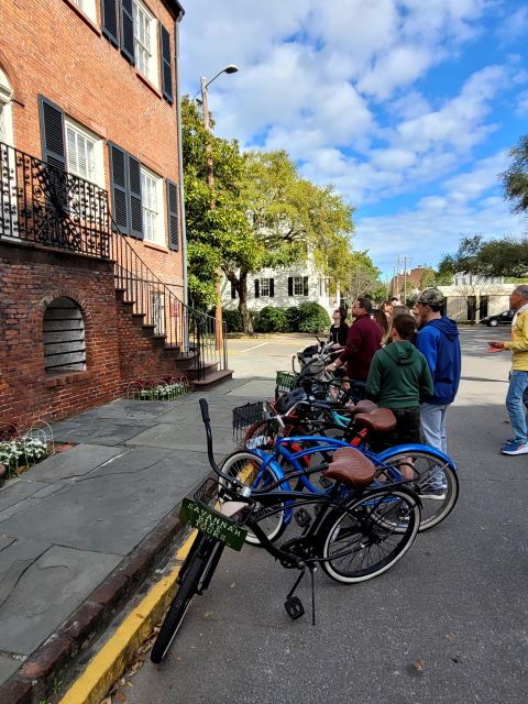 savannah-historical-bike-tour-with-tour-guide