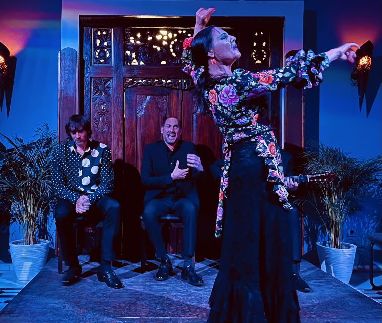seville-flamenco-show-at-tablao-almoraima-in-triana