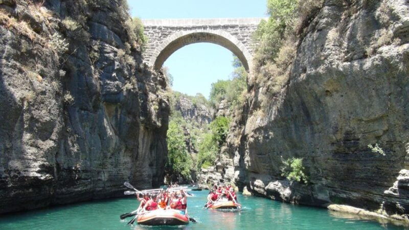 side-rafting-tour-adrenaline-in-the-flow-of-water