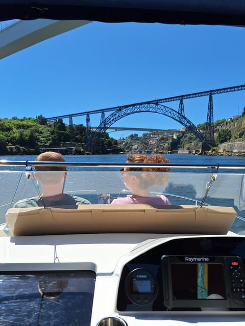 six-bridges-private-boat-cruise-in-porto