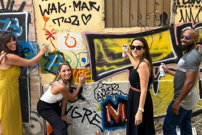 small-group-graffiti-tour-and-workshop-in-el-carmen