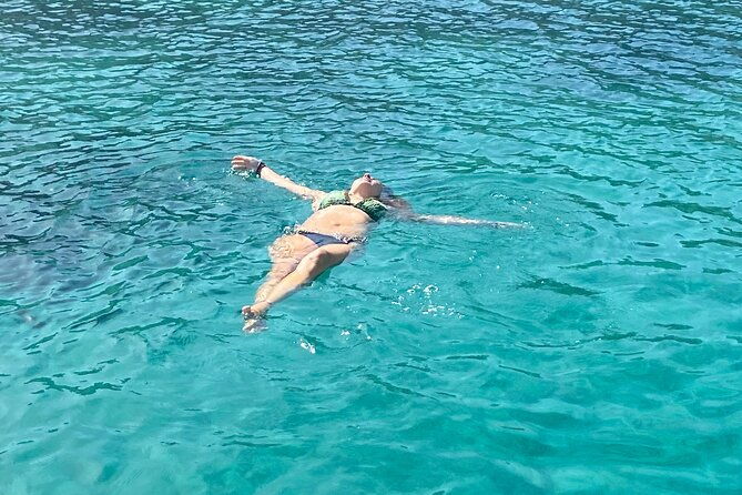 snorkeling-at-the-pirate-islets-and-paradise-beach