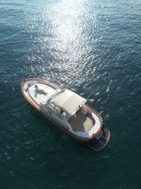 sorrento-luxury-private-boat-drinking-watching-the-sunset