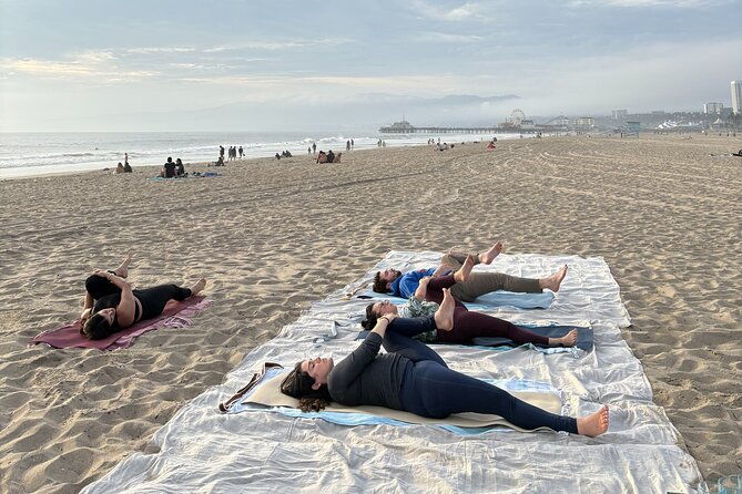 stretch-and-sip-yoga-with-fresh-juice-on-santa-monica-beach