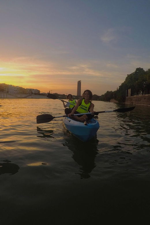sunset-kayak-historic-seville-triana-and-la-cartuja