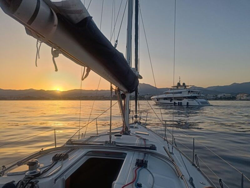 sunset-sailing-in-private-sailboat-puerto-banus-marbella