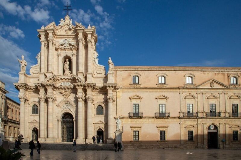 syracuse-ortigia-guided-walking-tour-cannolo-tasting