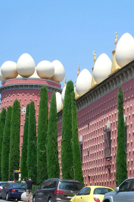 tailored-from-barcelona-dalis-museum-birthplace-tour