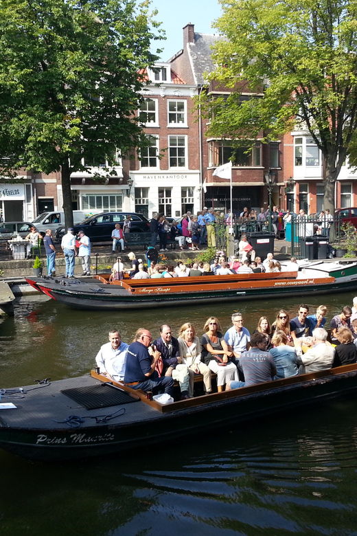 the-hague-city-canal-cruise