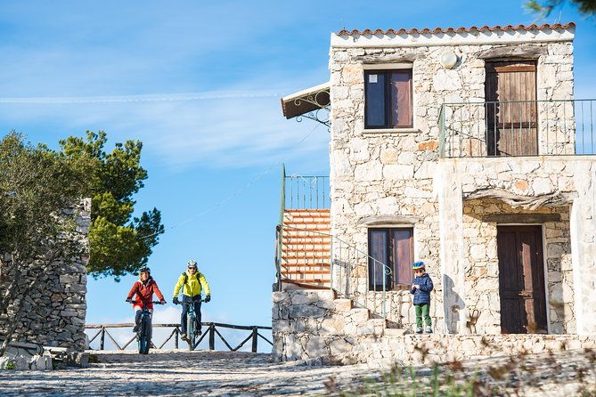 the-ring-of-mountain-tuttavista-with-electric-mountain-bikes