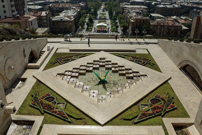 the-stalin-car-yerevan-city-tour-armenia