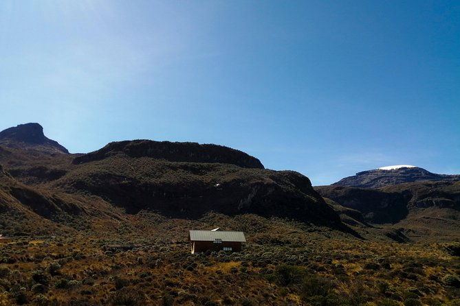 the-swan-high-mountain-refuge-from-pereira