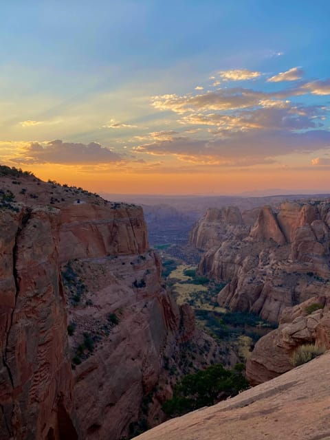 tonalea-guided-eggshell-arch-hike-w-day-or-sunset-options