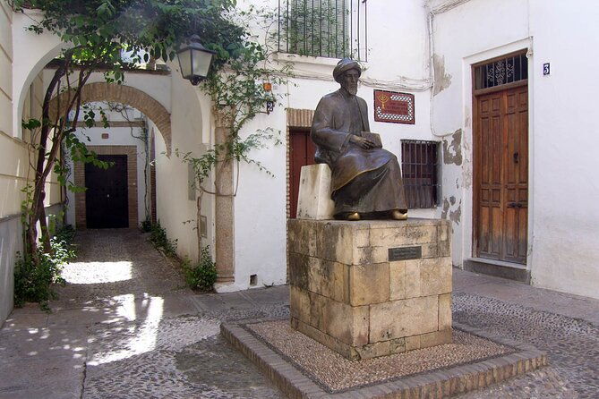 tour-of-the-mosque-the-alcazar-and-the-jewish-quarter