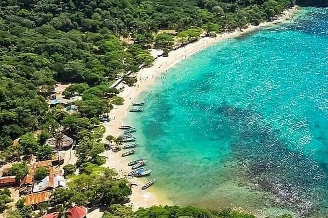 tour-two-beaches-cinto-and-crystal-in-tayrona-park