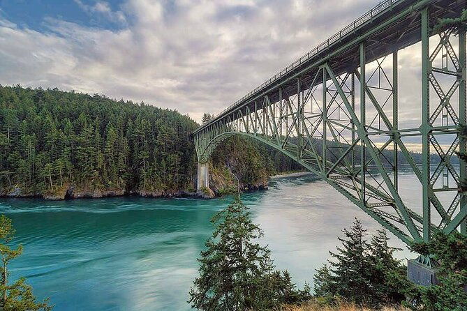 tulip-festival-skagit-valley-la-conner-deception-pass-in-suv