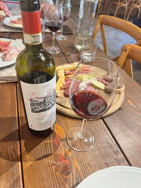 tuscany-hiking-in-leonardo-da-vincis-land-lunch-wine