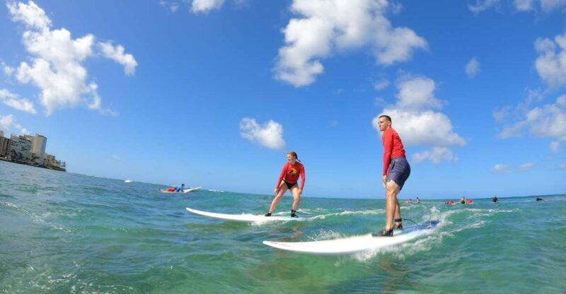 two-students-to-one-instructor-surfing-lesson-in-waikiki