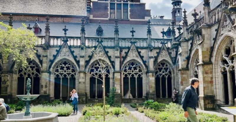 utrecht-highlights-and-secrets-with-a-walking-tour