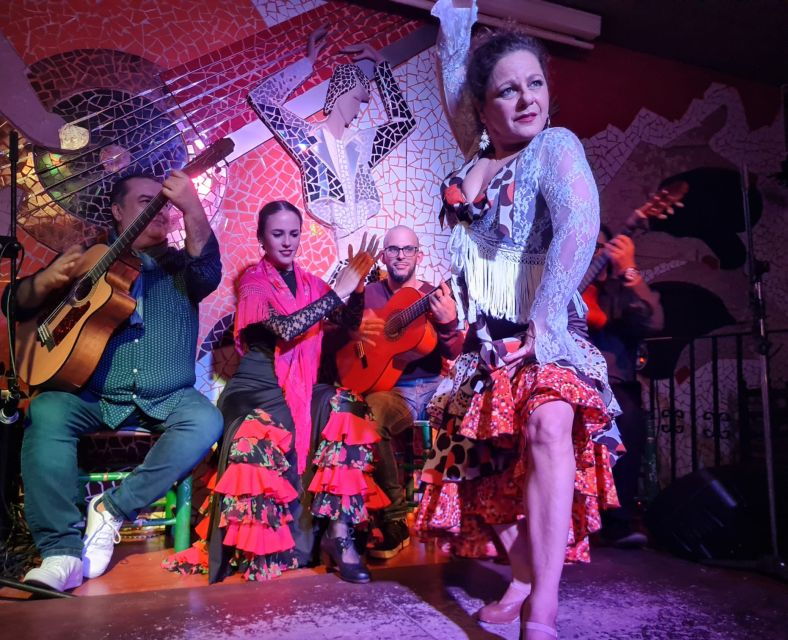 valencia-flamenco-at-toro-y-la-luna-with-drinks-or-dinner