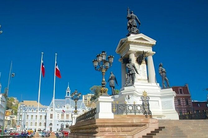 valparaiso-highlights-walking-tour-with-a-guide