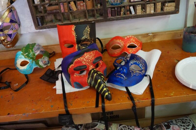 venice-carnival-mask-workshop