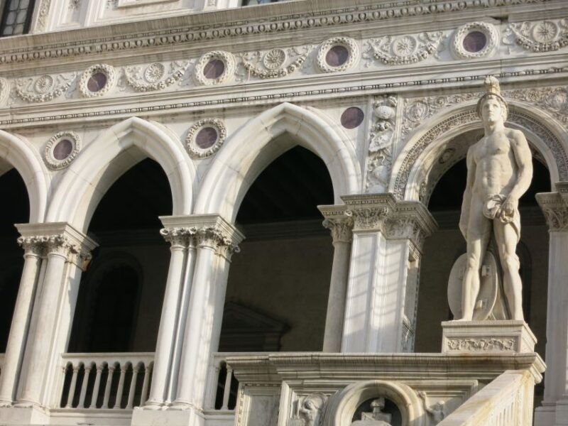venice-doges-palace-and-basilica-tour-with-gondola-ride