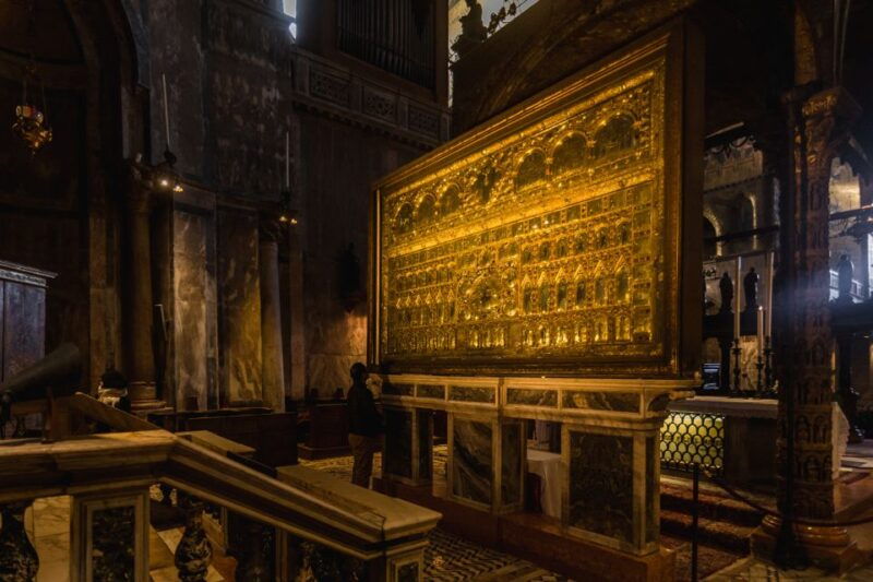 venice-gondola-ride-guided-tour-of-st-marks-basilica
