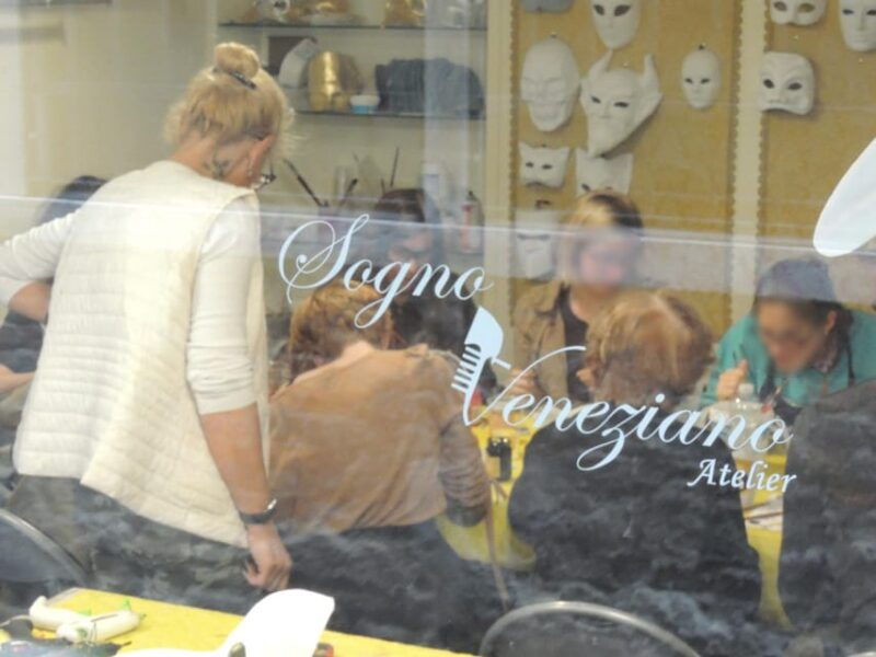 venice-traditional-mask-making-and-decorating-workshop