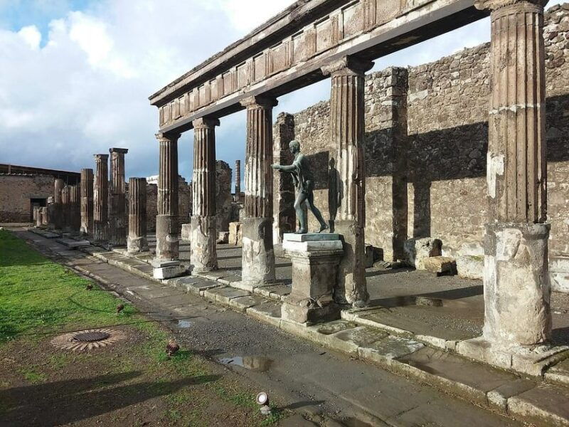 visit-the-pompeii-excavations-from-positano