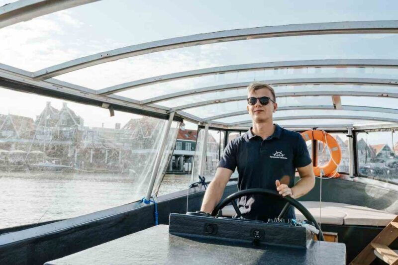 volendam-guided-cruise-on-gouwzee-lake-1-free-drink