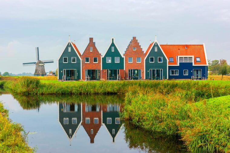 volendam-in-1-day-walking-tour-with-digital-guide
