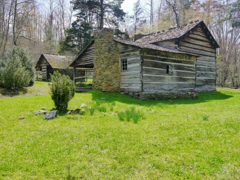 wears-valley-peaceful-smokies-1882-historic-schoolhouse