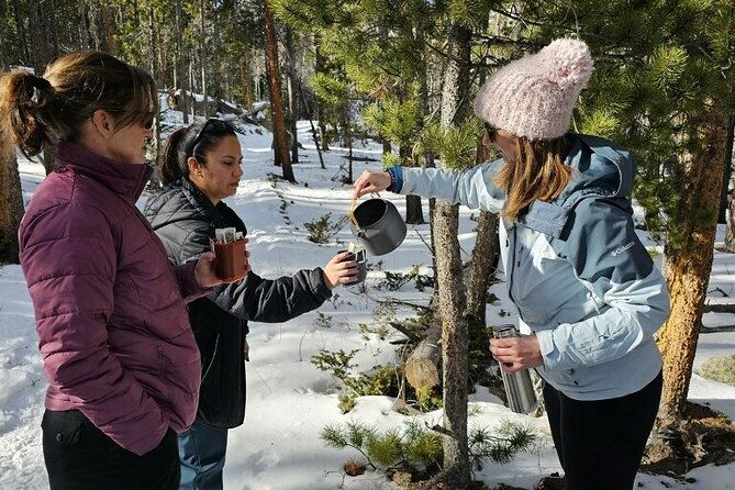 womens-snowshoeing-in-rocky-mountain-national-park-for-beginners