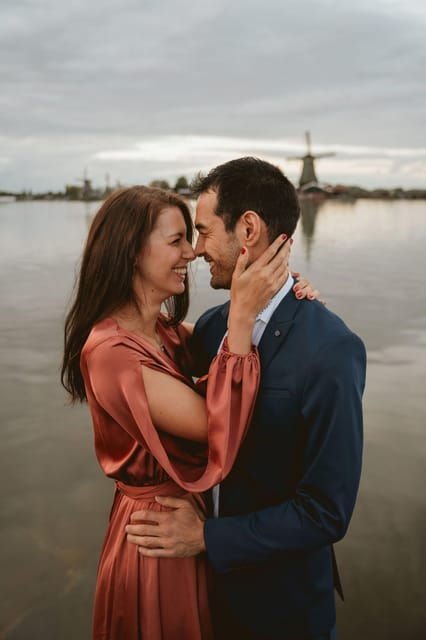 zaanse-schans-photoshoot-near-amsterdam-with-windmills