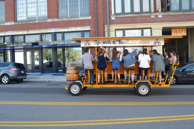 1-way-to-see-memphis-beale-street-bar-crawl-and-murals