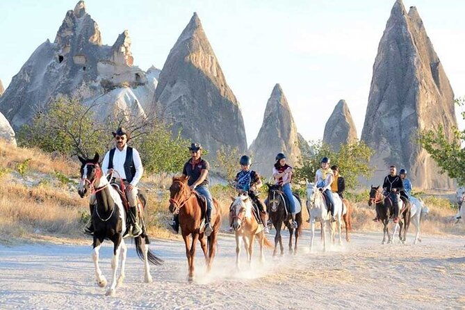 2-hours-horse-riding-safari-in-cappadocia-transfer-include