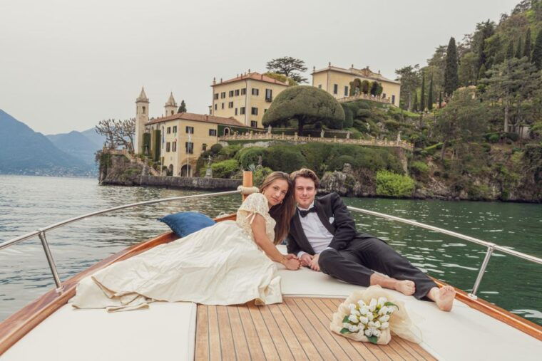 2-hours-private-boat-tour-on-como-lake-bellagio-wood-boat
