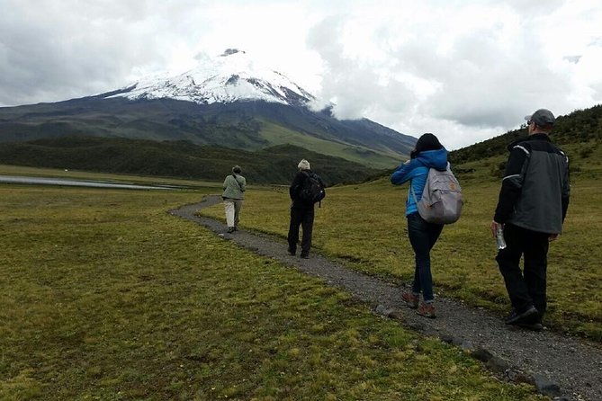 3-day-private-tour-to-cotopaxi-volcano-quilotoa-lagoon-banos