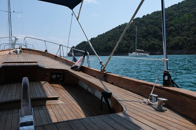 3-hours-sunset-boat-tour-to-golfo-dei-poeti-shared