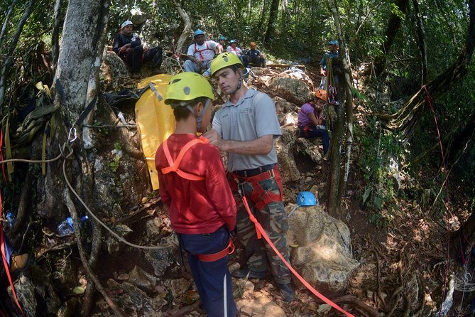 adrenaline-pumping-black-hole-drop-rappelling-at-ian-andersons-caves-branch