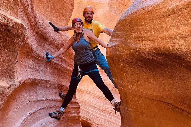 adventurous-canyoneering-slot-canyon-small-group