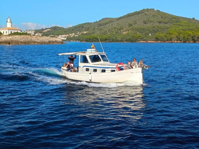 alcudia-private-sunset-boat-trip-with-glass-of-wine-snack