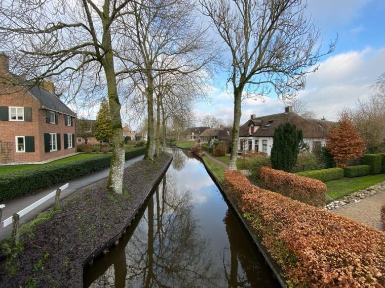 amsterdam-giethoorn-afsluitdijk-and-zaanse-schans-day-trip