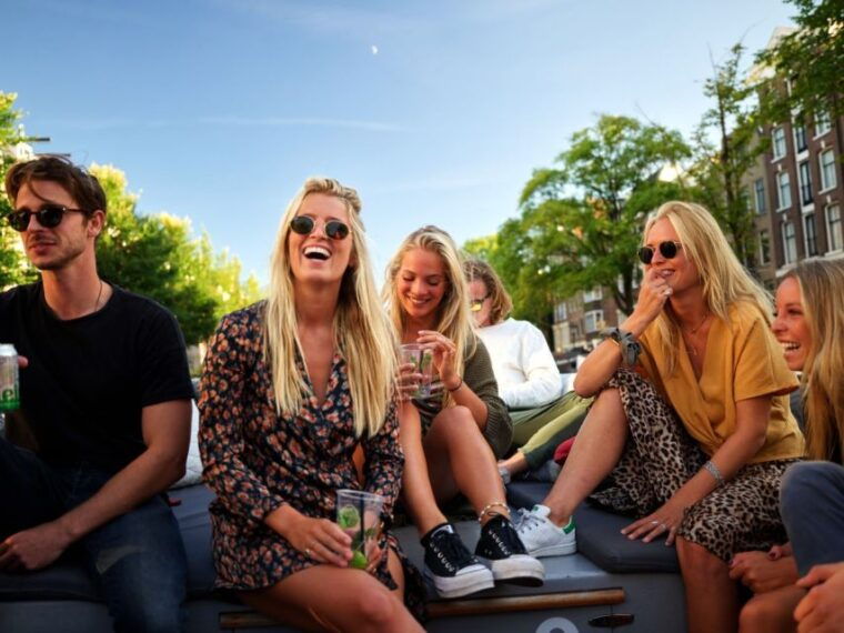 amsterdam-private-bbq-cruise-with-personal-chef-drinks